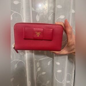 Pre-loved PRADA WALLET STILL HAS A LOT OF LIFE LEFT❤️❤️❤️